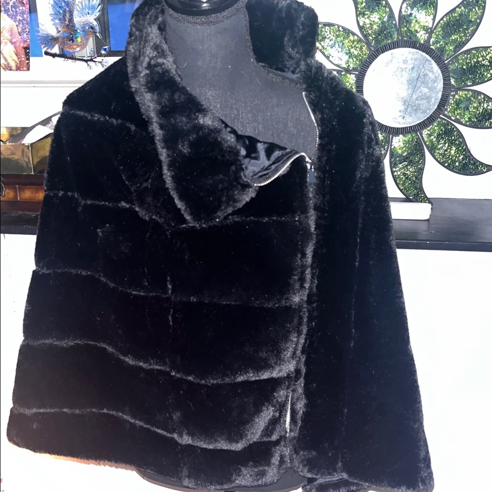 Adrienne Landau Black Faux Fur Cape - Picture 4 of 12